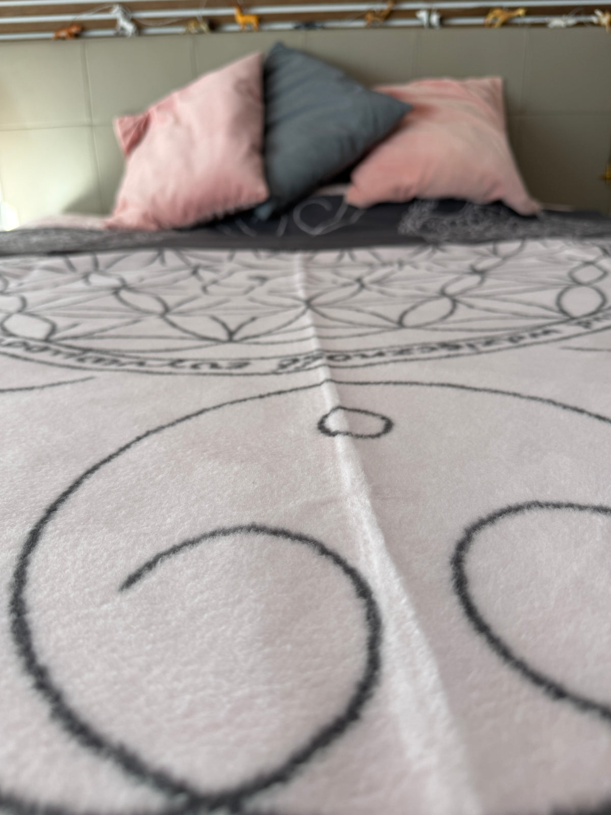 Biobaumwolldecke Dankbarkeit zartrosa/rauchgrau, Größe 150 x 220 cm, 100% Biobaumwolle, gots-zertifiziert
