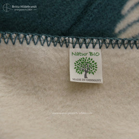 Biobaumwolldecke LIEBE grün/natur, Größe 150 x 220 cm, 100% Biobaumwolle, gots-zertifiziert