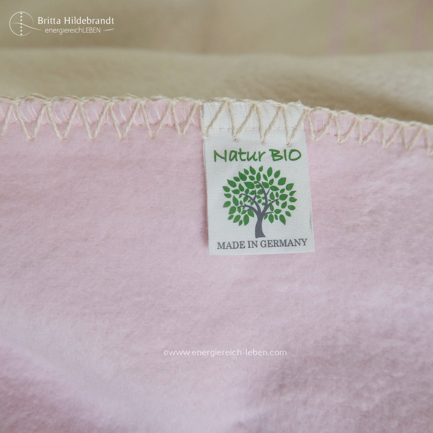 Biobaumwolldecke LIEBE natur/rosa, Größe 150 x 220 cm, 100% Biobaumwolle, gots-zertifiziert